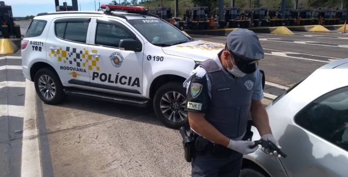 TOR flagra homem armado pela rodovia Castello Branco em Itatinga