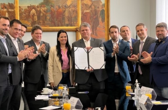 Escolas cívico-militares de Tarcísio vão iniciar aulas sem militares