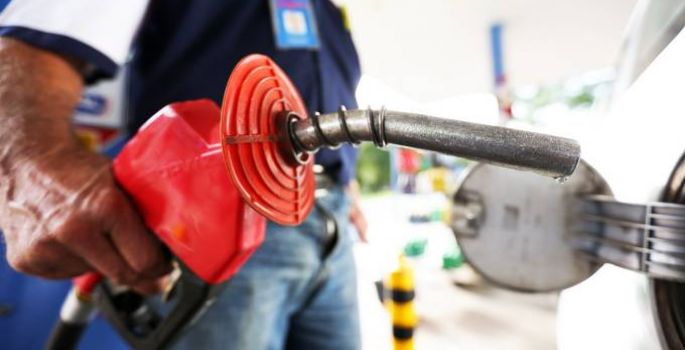 Gasolina vai subir 4% nas refinarias a partir de quinta-feira