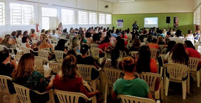 Especialista expõe a BNCC aos profissionais da educação em Avaré