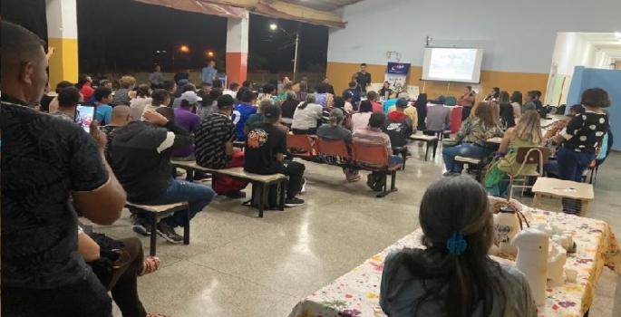 Palestra sobre direitos e deveres do trabalhador é ministrada a alunos do EJA