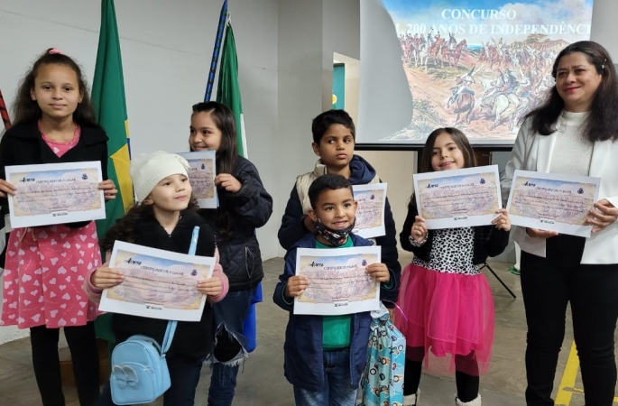 Alunos são premiados em projeto sobre independência do Brasil
