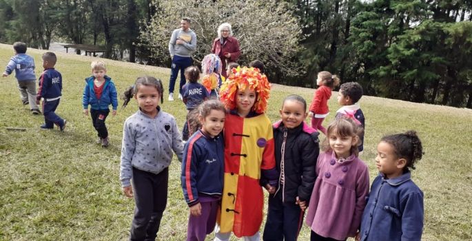 Crianças recriam Sítio do Pica-Pau Amarelo no encerramento do Projeto Folclore