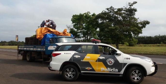 Carga de pneus é apreendida pelo TOR em Avaré
