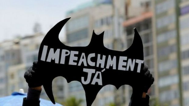 Em várias cidades grupos fazem manifestação a favor do impeachment