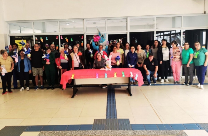 Celebração de Páscoa emocionou pacientes no CAPS II com entrega de ovos