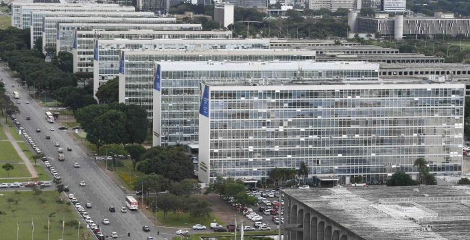 Governo paga pensão a 52 mil filhas solteiras de ex-servidores do Executivo