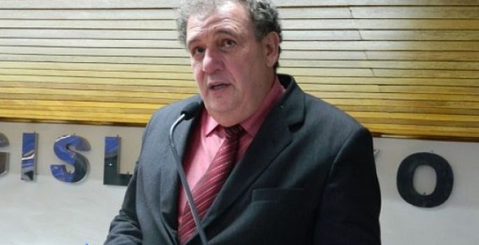 Estati usa palavras duras e critica Rípoli