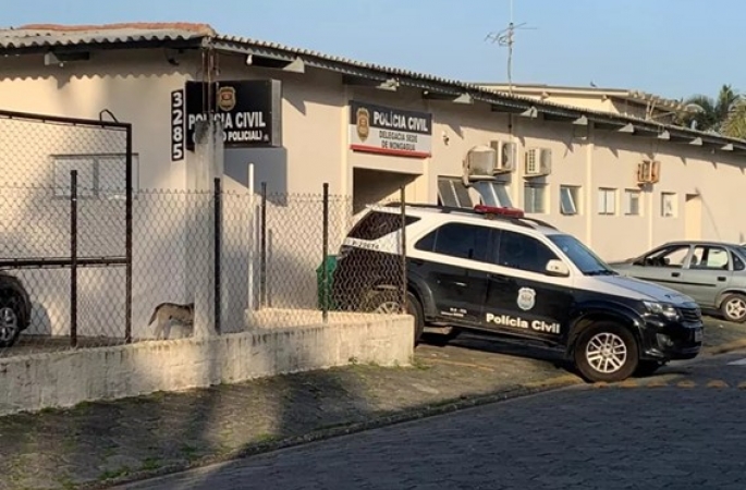 Mulher é estuprada por homem em viela enquanto segura filho de 3 anos no colo