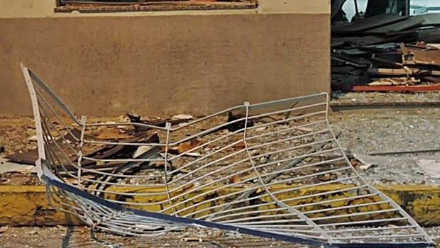 Criminosos explodem caixas automáticos de banco em Conchas