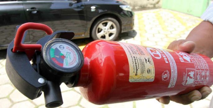Projeto proíbe cobrança de extintor de incêndio como item obrigatório em veículos