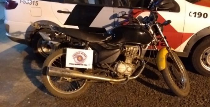 Polícia Militar flagra motorista com moto furtada em Itaí