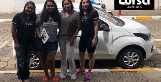 Lorsa Jeans entrega prêmio de veículo 0Km da promoção da ACIA