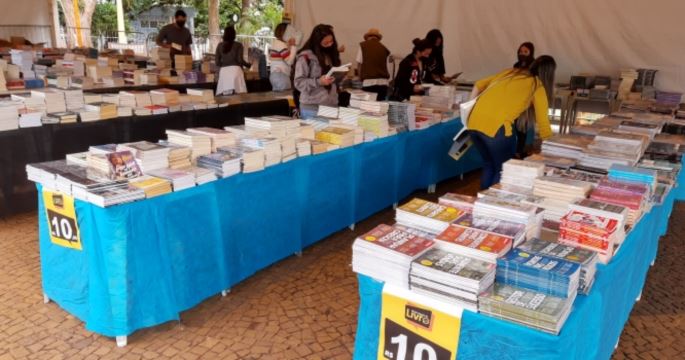 Feira do Livro segue até 15 de junho no Largo São João