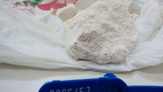 Homem é flagrado com cocaína no carro e preso na Vila Martins I