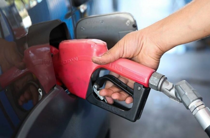 Petrobras aumenta preço da gasolina em 7,5%, primeira alta do governo Lula
