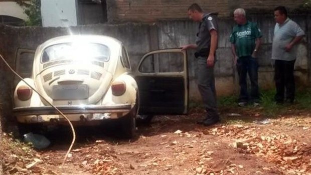 Mulher morre após carro bater em casa que já foi invadida outras 2 vezes