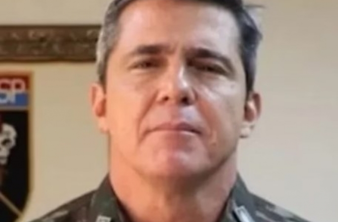 “Presidente tem que decidir e assinar esta merda”, disse general golpista