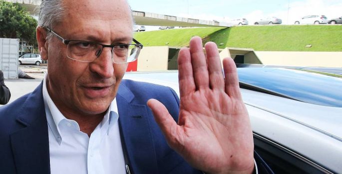 Alckmin assume PSDB e tenta se contrapor a Lula