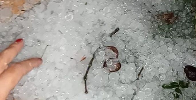 Chuva de granizo é registrada em Itaí