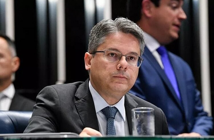 “Quem vota a favor da PEC da Blindagem quer defender bandido”, diz relator