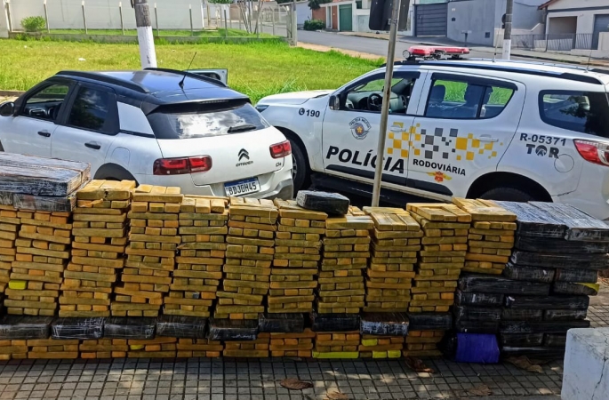 Dupla é presa transportando cocaína em veículo no interior de SP