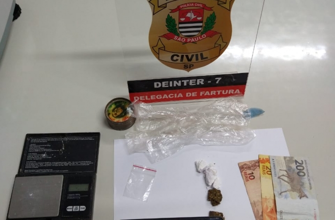 Polícia aborda ônibus em rodovia e detém passageiro investigado por tráfico de drogas