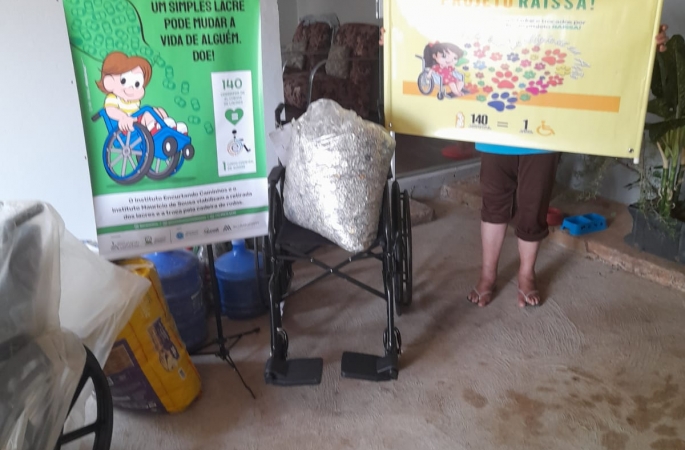 Patinhas ecológicas entregam cadeiras de roda ao Asilo RAFA