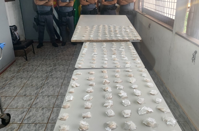 Homem é preso com quase duas mil porções de cocaína em pousada no interior de SP