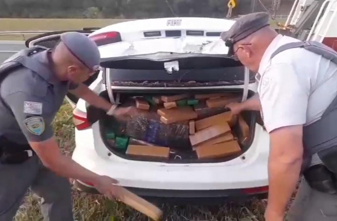 Polícia Rodoviária apreende drogas em carro após perseguição na Castello Branco