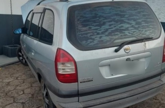 Casal e comparsa são presos com drogas após perseguição policial em Paranapanema