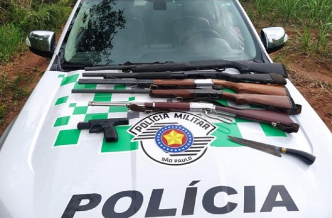 Polícia apreende  armas e faca com grupo em caça ilegal  em Avaré