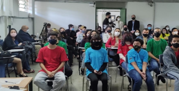 Estudantes Medalhistas da OBMEP 2019 e 2021 são homenageados na Diretoria de Ensino de Avaré
