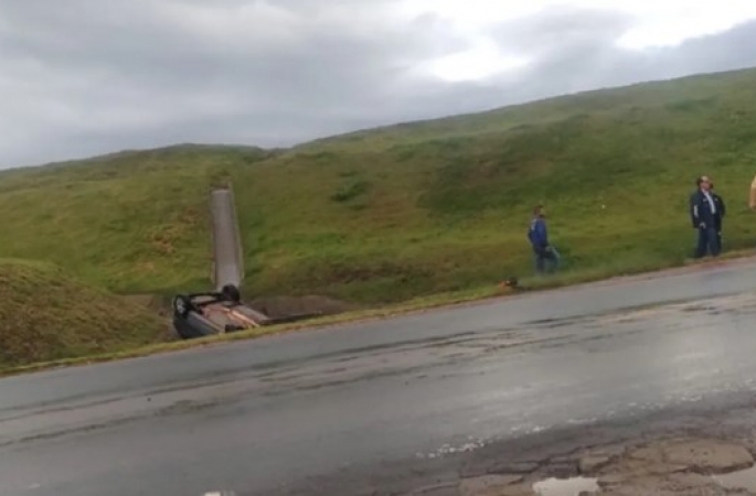 Motorista cai em canaleta às margens de rodovia e é detido por embriaguez em Avaré