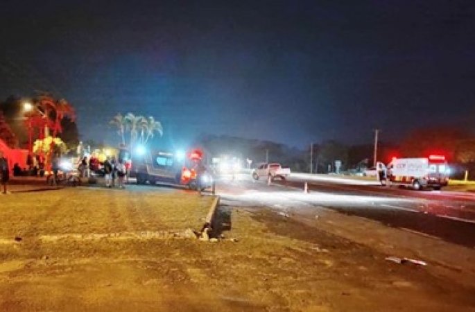 Acidente deixa 5 pessoas feridas na entrada do Bairro Costa Azul em Avaré