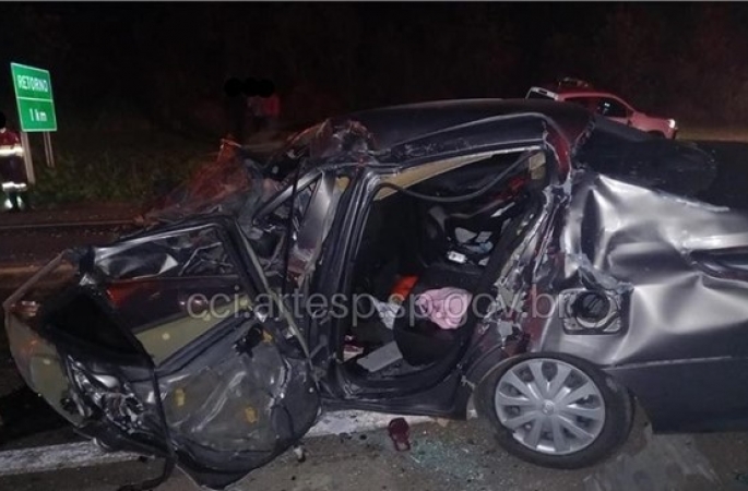 Dois motoristas e uma adolescente morrem em acidente com três carros