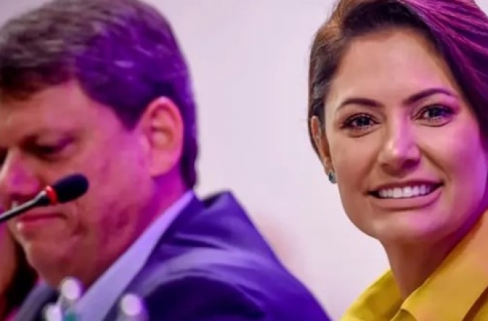 Eduardo Bolsonaro entra em campo para evitar que Michelle e Tarcísio concorram à Presidência em 2026