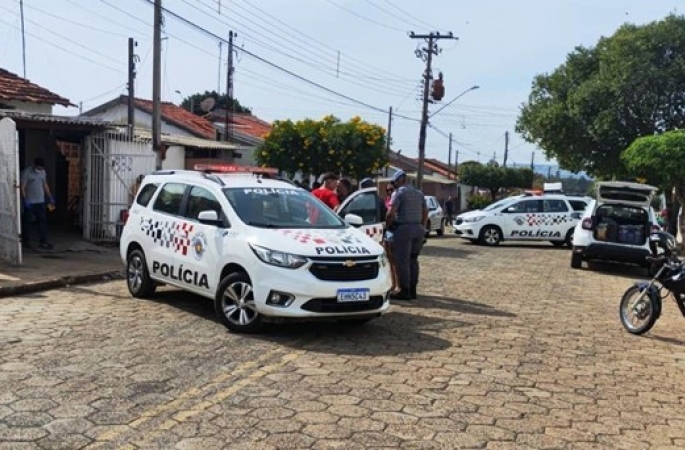 Mulher é morta a facadas no interior de SP