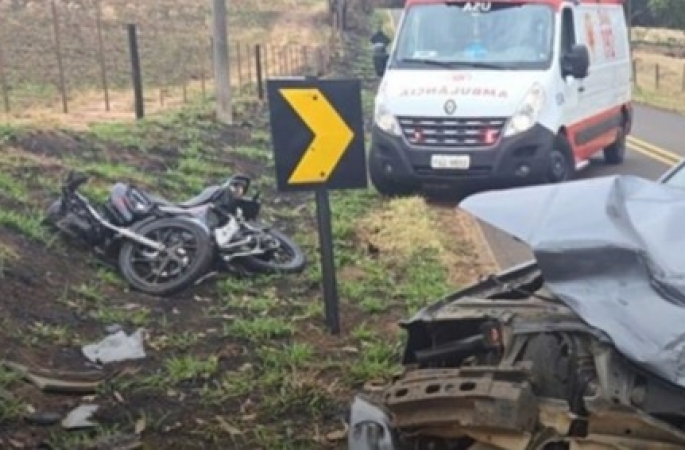 Acidente entre carro e moto deixa três feridos em rodovia que liga Avaré a Itatinga