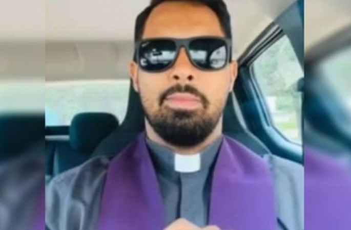 Saiba quem é o padre flagrado com noiva de fiel só de baby-doll