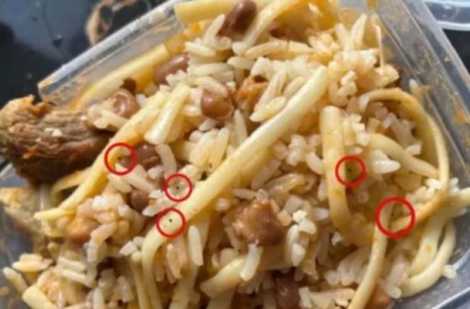 Pais desaprovam namoro e filha de 17 anos põe veneno na marmita deles