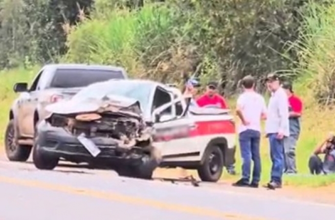 Colisão frontal deixa duas pessoas feridas na Rodovia Salim Antônio Curiati
