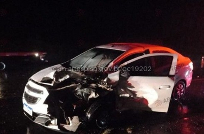 Motorista morre em batida frontal entre carros em rodovia de Avaré
