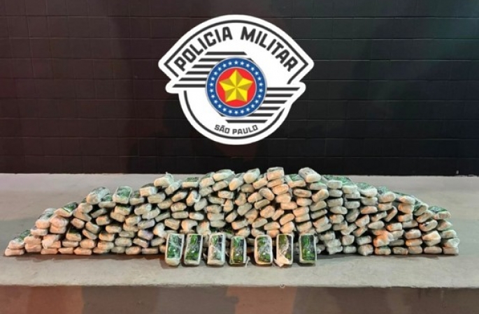 Homem é preso ao transportar cerca de 200 tijolos de maconha em rodovia de Avaré