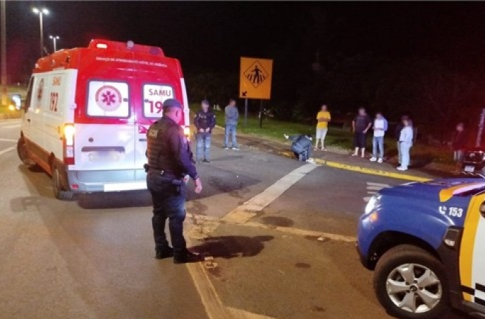Homem é socorrido em estado grave ao ser atropelado em rodovia de Taquarituba