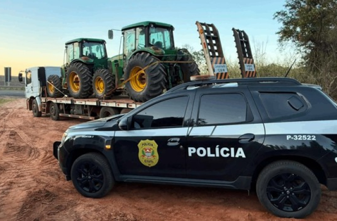 Polícia usa drone e recupera em Botucatu três tratores furtados