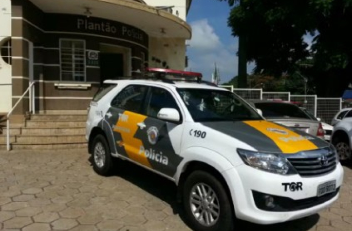 Violência no Centro: Criminoso armado rende mulheres e rouba carro em Avaré