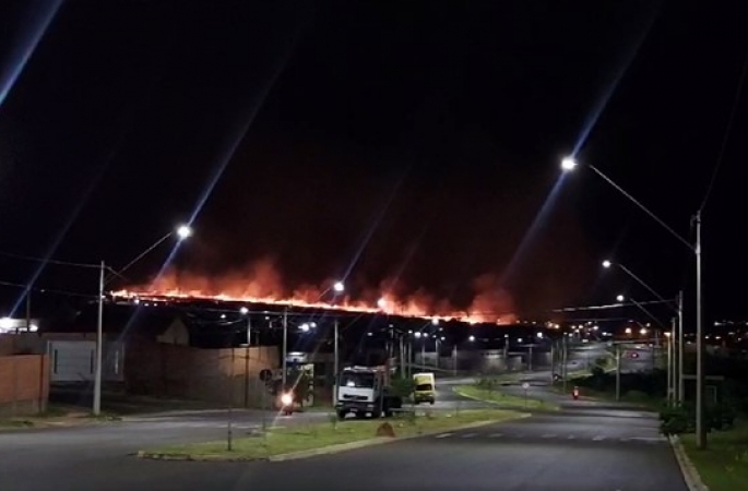  Incêndios atingem área de mata em Botucatu