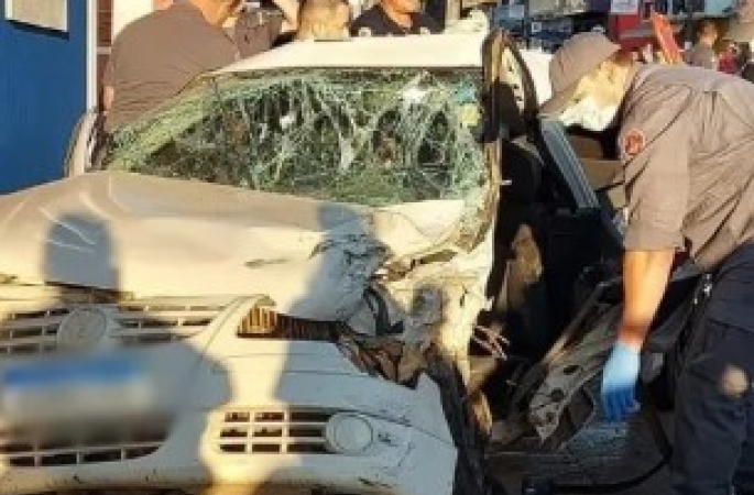 Motorista que capotou carro e atingiu vários veículos fugia de blitz policial no interior de SP