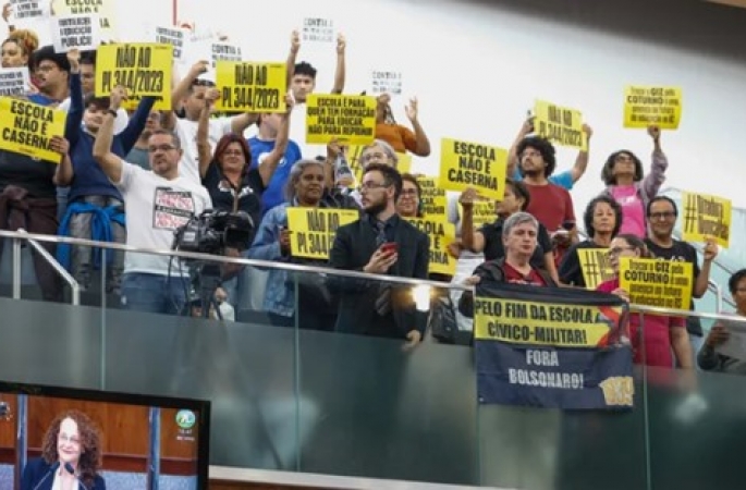 Com protesto, São Paulo aprova criação de escolas cívico-militares